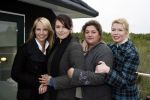 Muiderberg 31 mei 2006
Linda de Mol, Annette Malherbe Tjitske Reidinga  en Susan Visser  (Gooische vrouwen)op woonark in natuurreservaat Naardermeer tegen aanleg A6
Peter Smulders bv