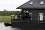 Muiderberg 31 mei 2006
Linda de Mol, Annette Malherbe Tjitske Reidinga  en Susan Visser  (Gooische vrouwen)op woonark in natuurreservaat Naardermeer tegen aanleg A6
Peter Smulders bv