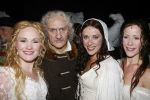 Amsterdam 15 juli 2006
Premiere Rembrandt in Carre.
Henk Poort met Annick Boer Maike Boerdam Wieneke Remmers