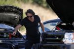 Ibiza 25 juli 2006
Marco Borsato en leontine Borsato staan met een kapotte auto op de parkeerplaats bij een strandtent. Leontine haar broer is er ook bij.
