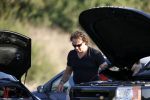 Ibiza 25 juli 2006
Marco Borsato en leontine Borsato staan met een kapotte auto op de parkeerplaats bij een strandtent. Leontine haar broer is er ook bij.