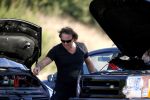 Ibiza 25 juli 2006
Marco Borsato en leontine Borsato staan met een kapotte auto op de parkeerplaats bij een strandtent. Leontine haar broer is er ook bij.