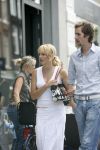 Amsterdam 31 juli 2006
Marianne Timmer met een vriend  winkelend op de pc hooftstraat.