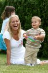 Fijnaart, 23 Juni 2006
Verjaardag Christian ( 5 jaar )
Frans Bauer Jr. met Mariska Bauer 
© foto Peter Smulders BV