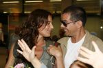 Schiphol 4 juni 2006
Mariska Hulscher en haar man Arie Schouwenaar arriveren een dag na hun trouwerij op schiphol met hun kinderen.
Peter Smulders bv