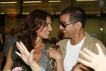Schiphol 4 juni 2006
Mariska Hulscher en haar man Arie Schouwenaar arriveren een dag na hun trouwerij op schiphol met hun kinderen.
Peter Smulders bv