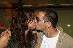 Schiphol 4 juni 2006
Mariska Hulscher en haar man Arie Schouwenaar arriveren een dag na hun trouwerij op schiphol met hun kinderen. kussend
Peter Smulders bv