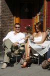 Amsterdam 9 juni 2006
Mariska Hulscher met haar man Arie Schouwenaar op terras in Amsterdam
Peter Smulders bv