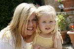 Tavarnelle 6 juli 2006
Koningin Beatrix met Prinses Maxima Prins Willem Alexander Amalia en Alexia tijdens fotomoment op vakantie.