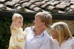 Tavarnelle 6 juli 2006
Koningin Beatrix met Prinses Maxima Prins Willem Alexander Amalia en Alexia tijdens fotomoment op vakantie.
