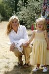 Tavarnelle 6 juli 2006
Koningin Beatrix met Prinses Maxima Prins Willem Alexander Amalia en Alexia tijdens fotomoment op vakantie.