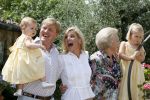 Tavarnelle 6 juli 2006
Koningin Beatrix met Prinses Maxima Prins Willem Alexander Amalia en Alexia tijdens fotomoment op vakantie. Mastino Napolitana