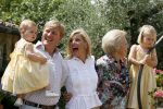 Tavarnelle 6 juli 2006
Koningin Beatrix met Prinses Maxima Prins Willem Alexander Amalia en Alexia tijdens fotomoment op vakantie.