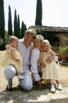 Tavarnelle 6 juli 2006
Koningin Beatrix met Prinses Maxima Prins Willem Alexander Amalia en Alexia tijdens fotomoment op vakantie.