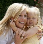 Tavarnelle 6 juli 2006
Koningin Beatrix met Prinses Maxima Prins Willem Alexander Amalia en Alexia tijdens fotomoment op vakantie.