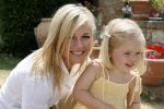 Tavarnelle 6 juli 2006
Koningin Beatrix met Prinses Maxima Prins Willem Alexander Amalia en Alexia tijdens fotomoment op vakantie.