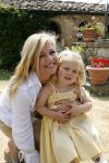 Tavarnelle 6 juli 2006
Koningin Beatrix met Prinses Maxima Prins Willem Alexander Amalia en Alexia tijdens fotomoment op vakantie.