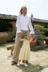Tavarnelle 6 juli 2006
Koningin Beatrix met Prinses Maxima Prins Willem Alexander Amalia en Alexia tijdens fotomoment op vakantie.