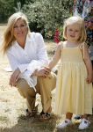 Tavarnelle 6 juli 2006
Koningin Beatrix met Prinses Maxima Prins Willem Alexander Amalia en Alexia tijdens fotomoment op vakantie.