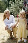 Tavarnelle 6 juli 2006
Koningin Beatrix met Prinses Maxima Prins Willem Alexander Amalia en Alexia tijdens fotomoment op vakantie.