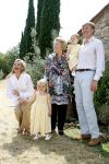 Tavarnelle 6 juli 2006
Koningin Beatrix met Prinses Maxima Prins Willem Alexander Amalia en Alexia tijdens fotomoment op vakantie.