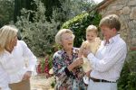 Tavarnelle 6 juli 2006
Koningin Beatrix met Prinses Maxima Prins Willem Alexander Amalia en Alexia tijdens fotomoment op vakantie. Mastino Napolitana