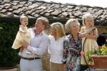 Tavarnelle 6 juli 2006
Koningin Beatrix met Prinses Maxima Prins Willem Alexander Amalia en Alexia tijdens fotomoment op vakantie.
