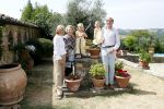 Tavarnelle 6 juli 2006
Koningin Beatrix met Prinses Maxima Prins Willem Alexander Amalia en Alexia tijdens fotomoment op vakantie.