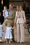 Apeldoorn 18 augustus 2006
Fotosessie Koningin Beatrix met Maxima Prins Willem Alexandert Amalia Alexia en de keizerlijke hoogheden van Japan Prins Naruhito Prinses Masako en prinses Aiko op paleis het Loo.