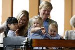Apeldoorn 18 augustus 2006
Fotosessie Koningin Beatrix met Maxima Prins Willem Alexander Amalia Alexia en zijne keizerlijke hoogheden van japan Prins Naruhito Prinses Masako en hun dochtertje Aiko bij paleis het Loo.