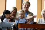 Apeldoorn 18 augustus 2006
Fotosessie Koningin Beatrix met Maxima Prins Willem Alexander Amalia Alexia en zijne keizerlijke hoogheden van japan Prins Naruhito Prinses Masako en hun dochtertje Aiko bij paleis het Loo.
