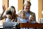 Apeldoorn 18 augustus 2006
Fotosessie Koningin Beatrix met Maxima Prins Willem Alexander Amalia Alexia en zijne keizerlijke hoogheden van japan Prins Naruhito Prinses Masako en hun dochtertje Aiko bij paleis het Loo.