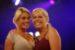 Aalsmeer 18 augustus 2006
Big Brother huis begint weer. alle bewoners vertrekken vanuit de studio naar het BB huis.
Sabrina en Monique