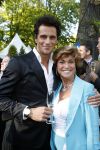 Wassenaar 6 juni 2006
Auberge de Kievit gekozen tot terras van het jaar door talkies.
Netty v d Veer met danser 
Peter Smulders bv