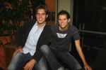 Schiphol 24 augustus 2006
Presentatie nieuwe cd  Jan Smit in het sheraton hotel Schiphol. paul de Leeuw rijkt eerste cd uit Nick en Simon