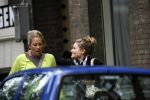 Amsterdam 4 augustus 2006.
Nikkie Plessen met een vriendinop cornelis schuytstraat