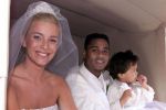 Amsterdam, 8 juli 2000
Trouwen Patrick kluivert met zijn Angela en oudste zoontje