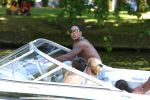 Amsterdam, 12 Juli 2006 Amsterdamse grachten.
Patrick Kluivert met zijn kinderen en familie en vrienden niet voetballend in Valencia maar varend op een speed boot