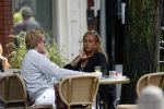 Amsterdam 4 augustus 2006.
Patty Brard op terras bij Joffers met sebastiaan.