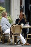 Amsterdam 4 augustus 2006.
Patty Brard op terras bij Joffers met sebastiaan.