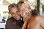 Ibiza 27 juli 2006
Patty Brard  en haar verloofde Antoine kussend  op Ibiza.