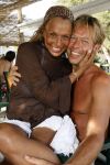 Ibiza 27 juli 2006
Patty Brard  en haar verloofde Antoine kussend  op Ibiza.