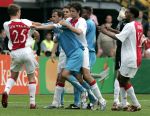 Rotterdam, 7 Mei 2006
Feyenoord stadion Gatorade Cup (KNVB-beker ) Seizoen 2005/2006
AJAX-PSV, eindstand 2-1
Ruzie tussen Klaas Jan Huntelaar en Phillip Cocu
Shirtje trekken