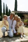 Tavarnelle 6 juli 2006
Koningin Beatrix met Prinses Maxima Prins Willem Alexander Amalia en Alexia tijdens fotomoment op vakantie.