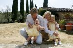 Tavarnelle 6 juli 2006
Koningin Beatrix met Prinses Maxima Prins Willem Alexander Amalia en Alexia tijdens fotomoment op vakantie.