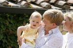 Tavarnelle 6 juli 2006
Koningin Beatrix met Prinses Maxima Prins Willem Alexander Amalia en Alexia tijdens fotomoment op vakantie. Mastino Napolitana