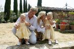 Tavarnelle 6 juli 2006
Koningin Beatrix met Prinses Maxima Prins Willem Alexander Amalia en Alexia tijdens fotomoment op vakantie.