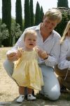 Tavarnelle 6 juli 2006
Koningin Beatrix met Prinses Maxima Prins Willem Alexander Amalia en Alexia tijdens fotomoment op vakantie.