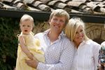 Tavarnelle 6 juli 2006
Koningin Beatrix met Prinses Maxima Prins Willem Alexander Amalia en Alexia tijdens fotomoment op vakantie.