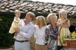Tavarnelle 6 juli 2006
Koningin Beatrix met Prinses Maxima Prins Willem Alexander Amalia en Alexia tijdens fotomoment op vakantie.